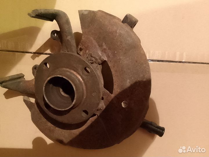 Поворотный кулак левый всборе golf 2