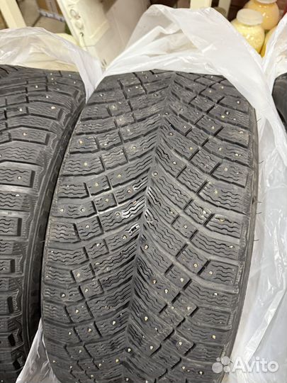 Michelin X-Ice North 4 SUV 275/40 R21 и 305/35 R21 111