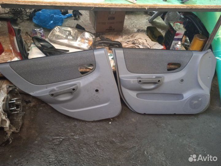 Обшивка боковой двери левая Hyundai Accent