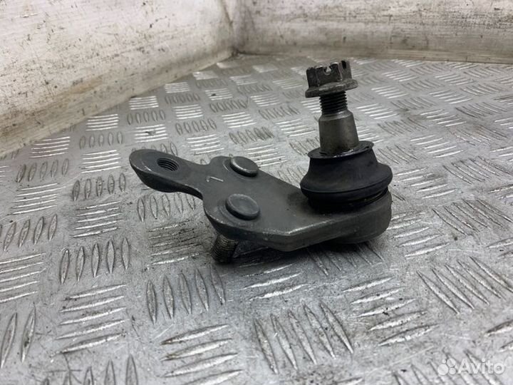 Шаровая опора левая Toyota Camry V50 2grfe 2011