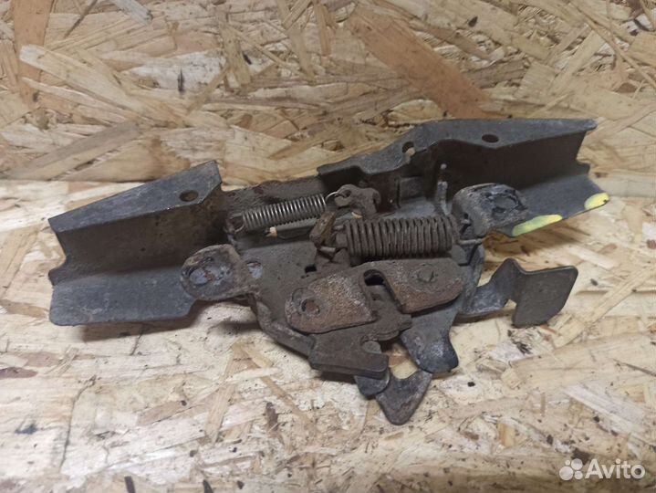 Замок капота Toyota Corolla E120