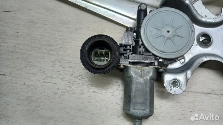 Стеклоподъемник задний правый Toyota Corolla