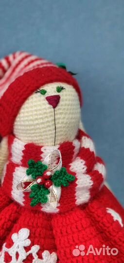 Вязаная игрушка-зайка