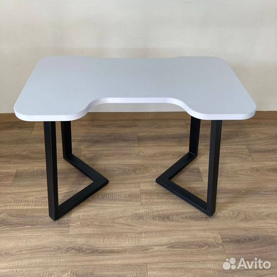 Компьютерный стол 'Calm Clock'