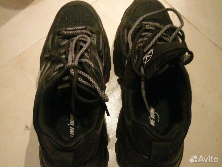 Кроссовки женские