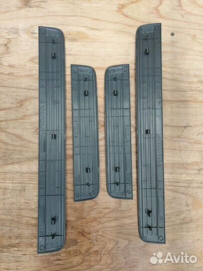 Накладка на порог Toyota Prius 2 NHW20