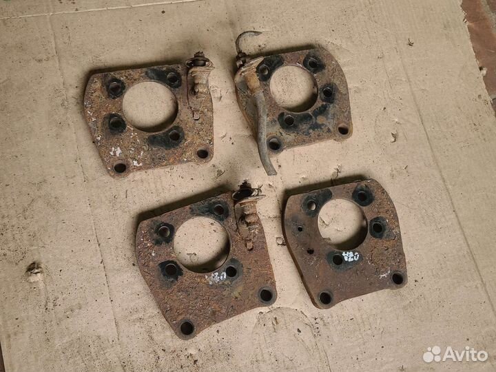 Щит опорный задний Opel Astra G (1998 - 2005)