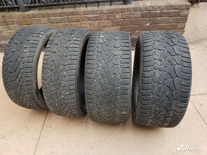 Pirelli Ice Zero 245/40 R20 и 275/35 R20 102T