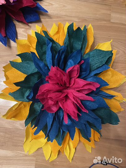 Цветы из гофрированной бумаги (декор)