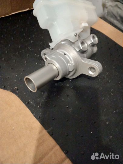 Infiniti Цилиндр тормозной главный