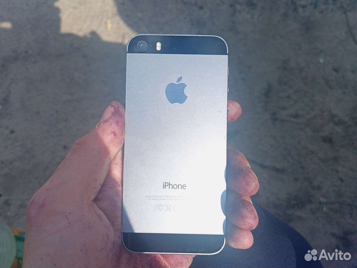 Телефон iPhone 5s