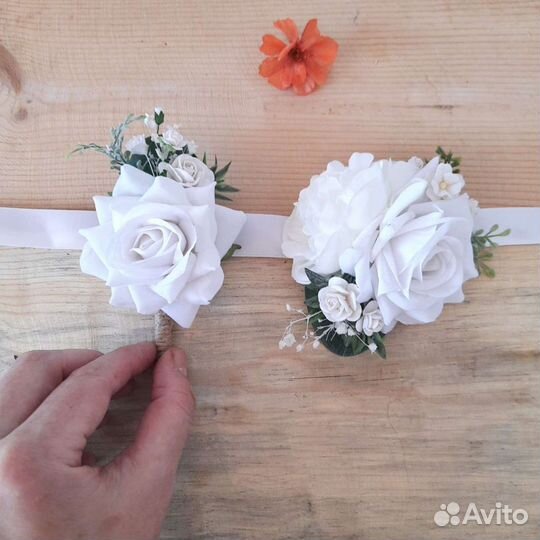 Бутоньерка для жениха и браслет для невесты