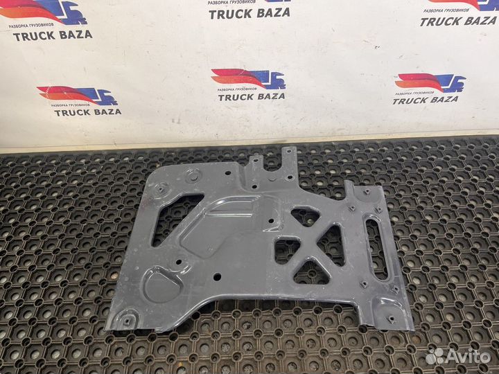 2612386 Кронштейн брызговика правый