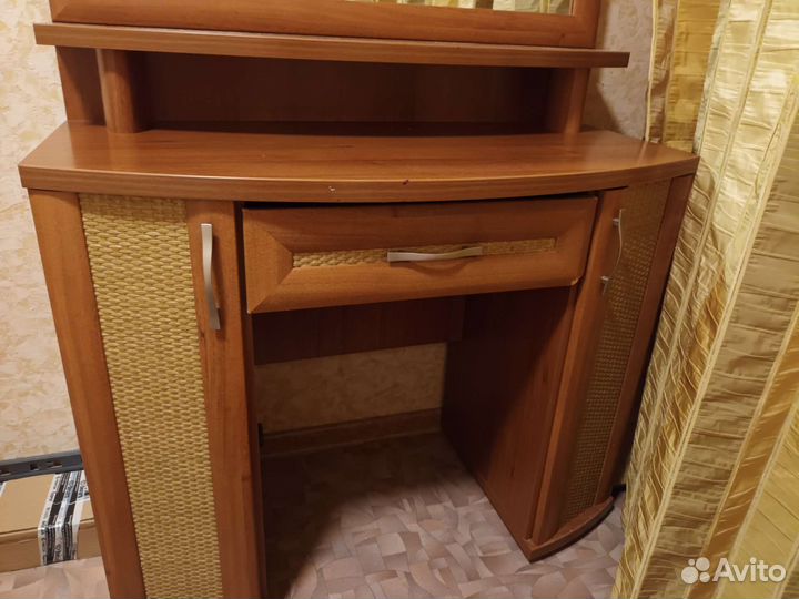 Зеркало, комод