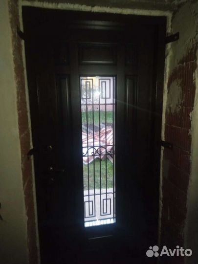 Дверь входная металлическая в дом