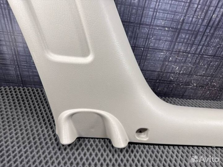 Обшивка багажника правая Chevrolet Trailblazer