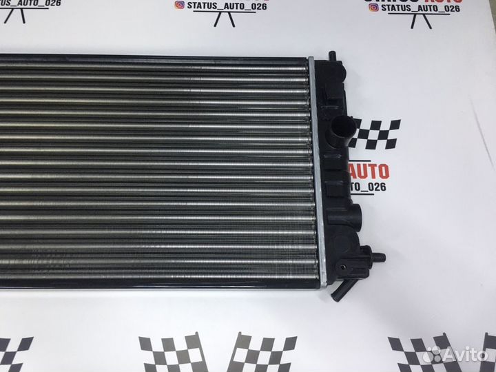 Радиатор охлаждения Opel Vectra