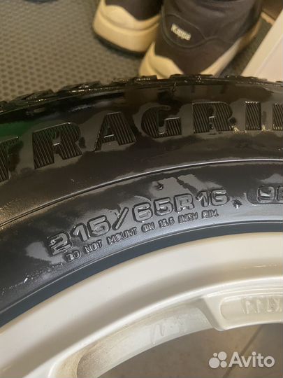 Goodyear UltraGrip Ice 2 215/65 R16 98T