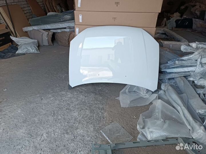 Капот Лада калина белый (белое облако)