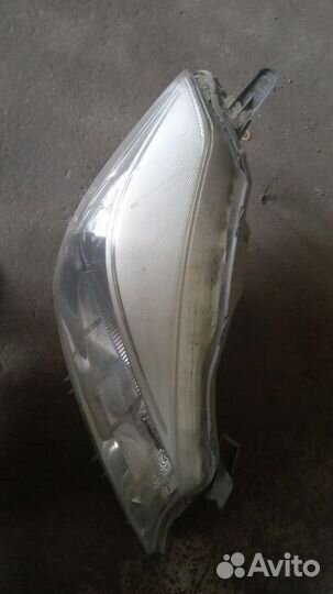 Фара правая Toyota vitz NCP130