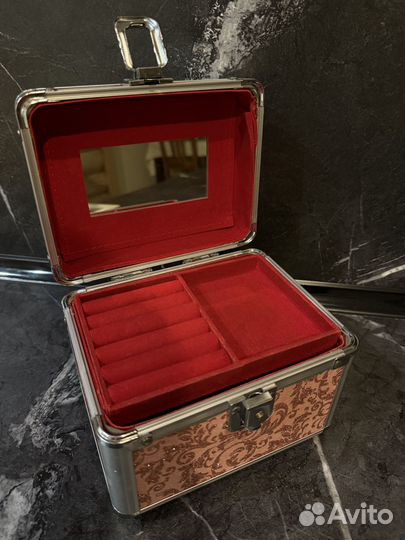 Шкатулка для украшений б/у в отлином состоянии