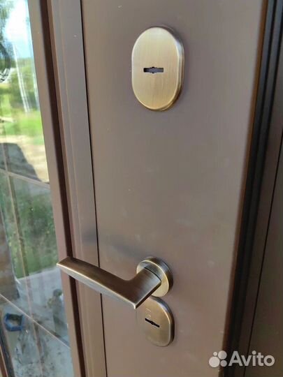 Дверь входная в квартиру