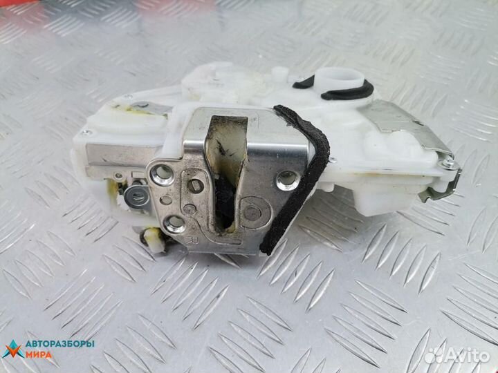 Замок двери передней правой Suzuki Splash рест