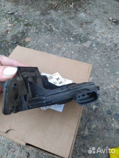 Замок багажника Toyota Fielder 69350-28150