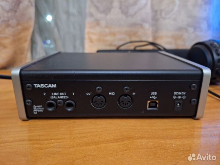Внешняя звуковая карта Tascam US-2x2 USB2.0