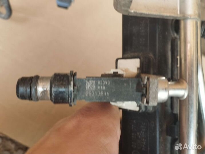 Топливная рампа с форсунками Opel Meriva A 1.6