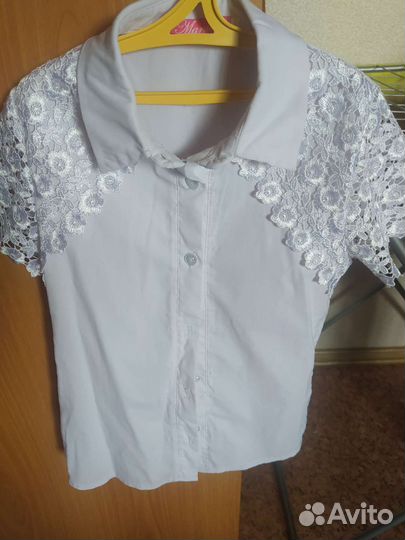 Продам школьную блузку