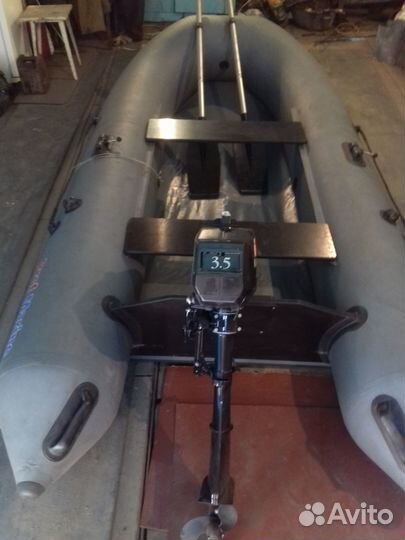 Резиновая лодка + мотор + поддон+вёсла