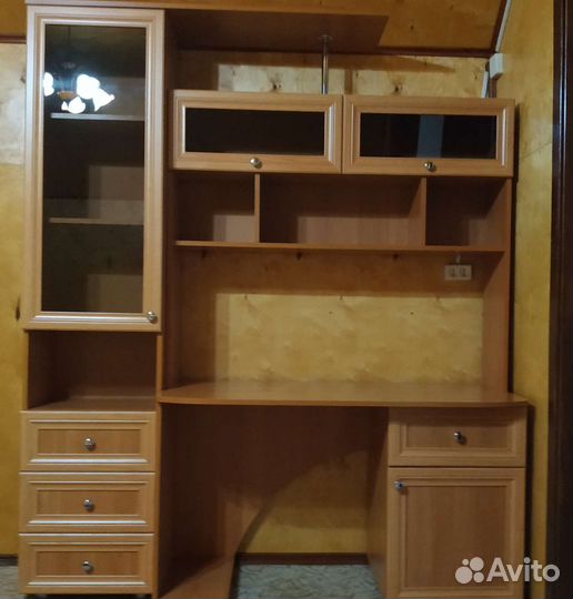 Стол с книжным шкафом и тумбой