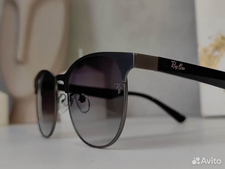 Солнцезащитные очки Ray Ban