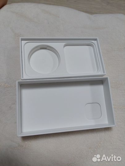 Коробка от iPhone 12
