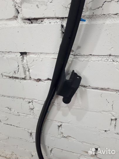 Уплотнитель двери задний правый Toyota Rav4 XA50