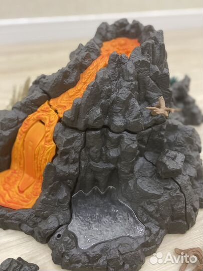 Schleich Гигантский вулкан и Ти-рекс