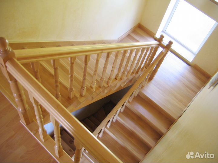 Изготовление деревянных лестниц на заказ