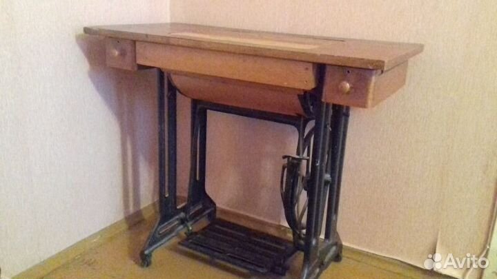 Швейная машина с ножным приводом (Подолская)