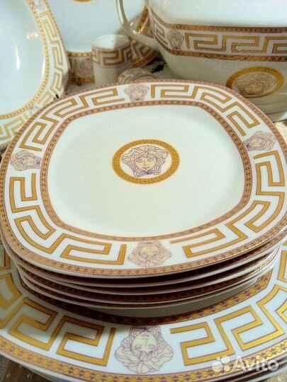 Столовый сервиз. На 6 персон.Золото. Версаче