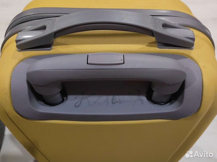 Детский чемодан на колесиках