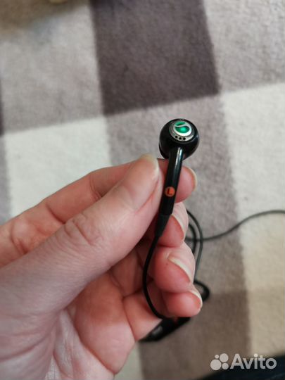 Наушники Sony Ericsson и адаптер