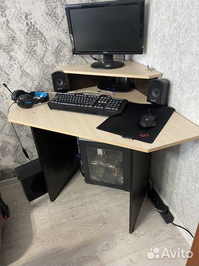 Компьютерный стол