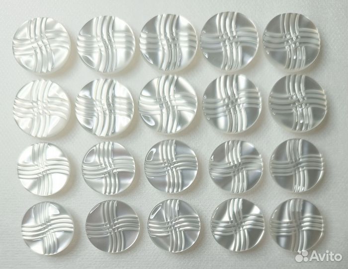 Пуговицы белые пластик под перламутр