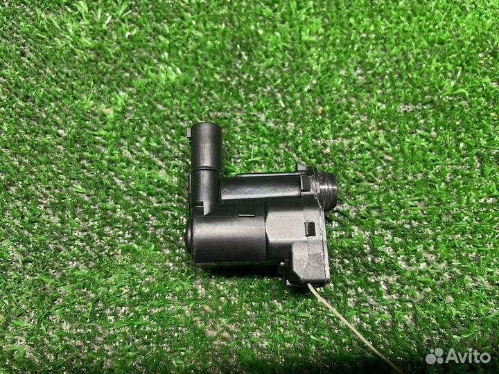 Моторчик лючка бензобака Porsche Macan