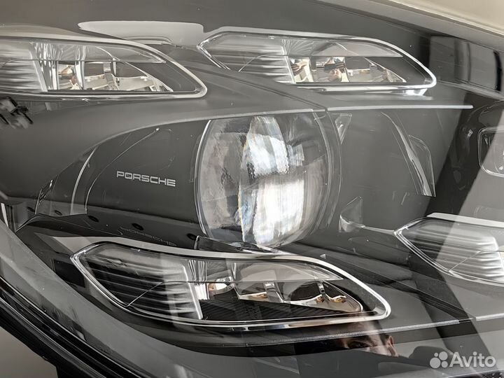 Фара правая на Porsche Panamera 4S ll
