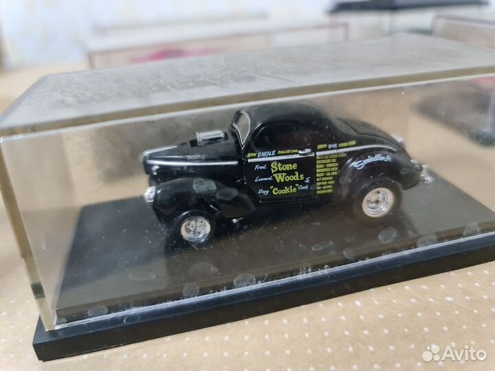 Hot wheels 100% 1:64