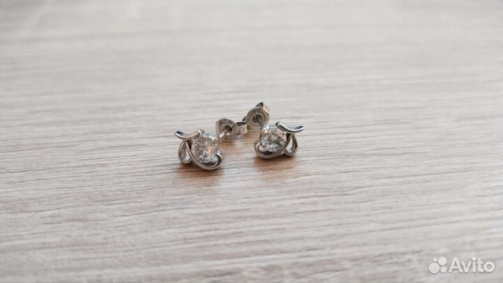 Серебряные серьги с фианитами