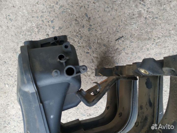 Коллектор впускной ресивер Крайслер 2.4