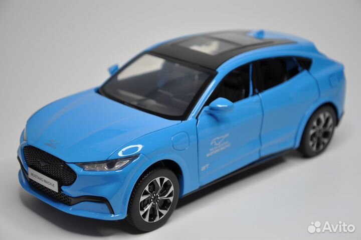 Модель автомобиля Ford Mustang Mach-E GT металл